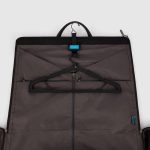 Piquadro Borsa porta abiti nero con gancio in tessuto riciclato Brief