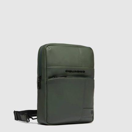 Piquadro Borsello uomo verde in tessuto gommato resistente all'acqua porta iPad