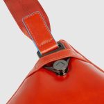 Piquadro Marsupio arancione in pelle con attacchi tracolla riposizionabili Blue Square