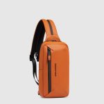 Piquadro Zaino monospalla arancio in tessuto gommato resistente all' acqua Corner 2.0