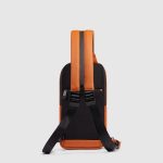 Piquadro Zaino monospalla arancio in tessuto gommato resistente all' acqua Corner 2.0