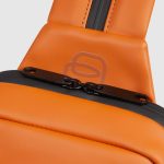 Piquadro Zaino monospalla arancio in tessuto gommato resistente all' acqua Corner 2.0